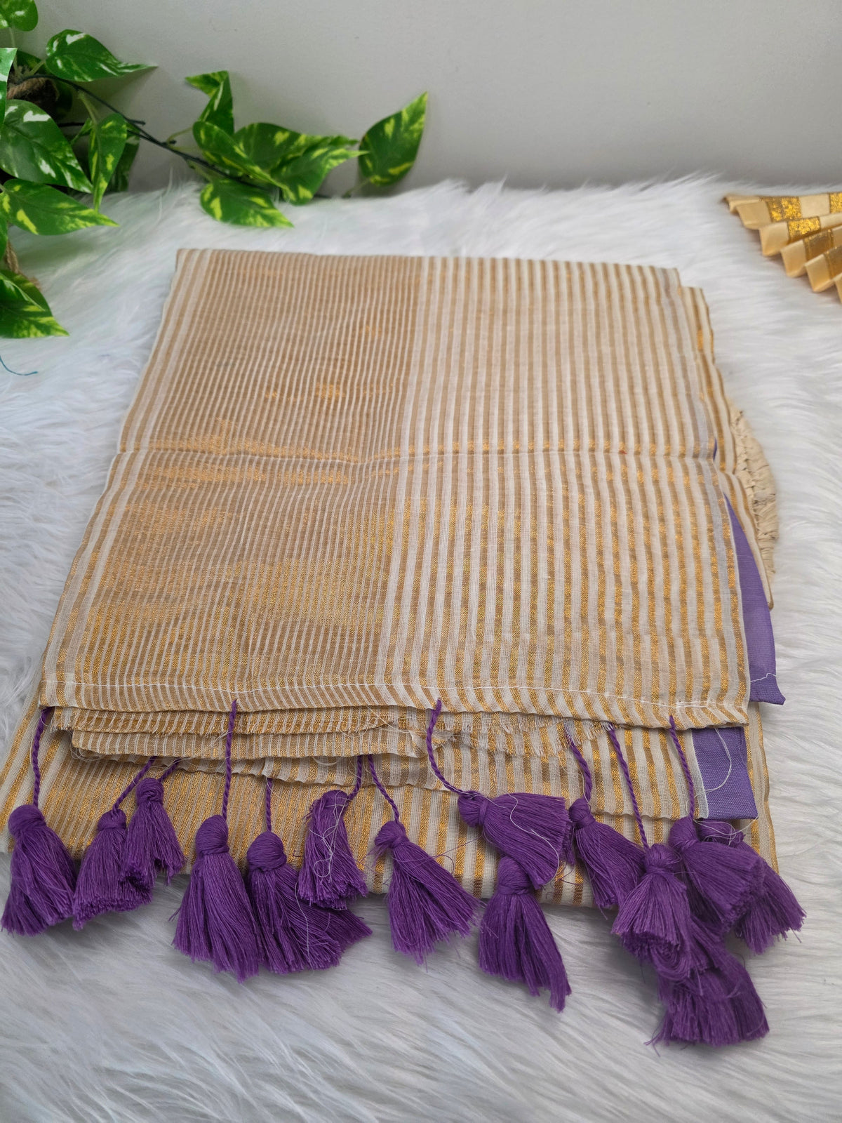 Mulcotton saree- violet border with stripped golden line