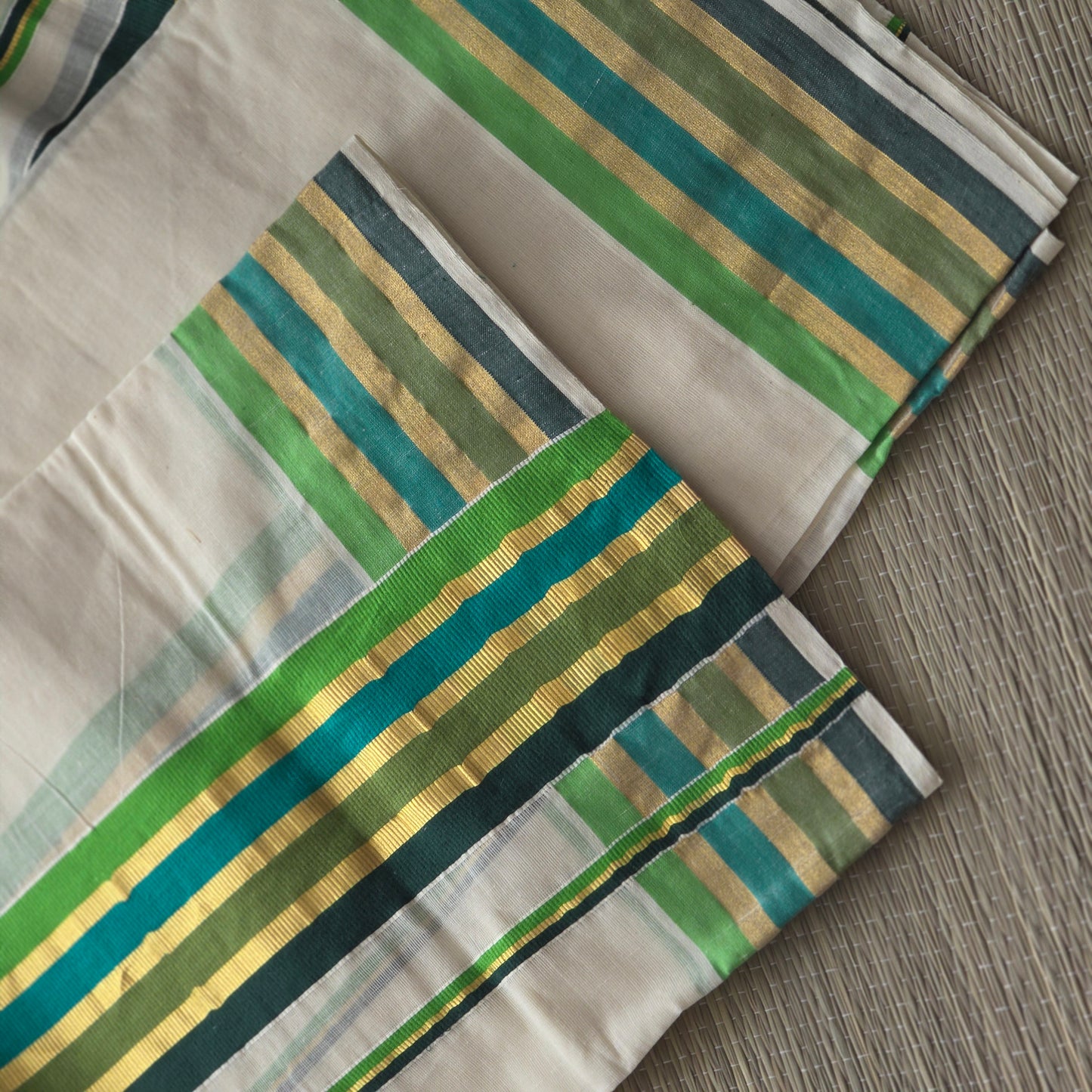 Set Mund with multi color border design 2