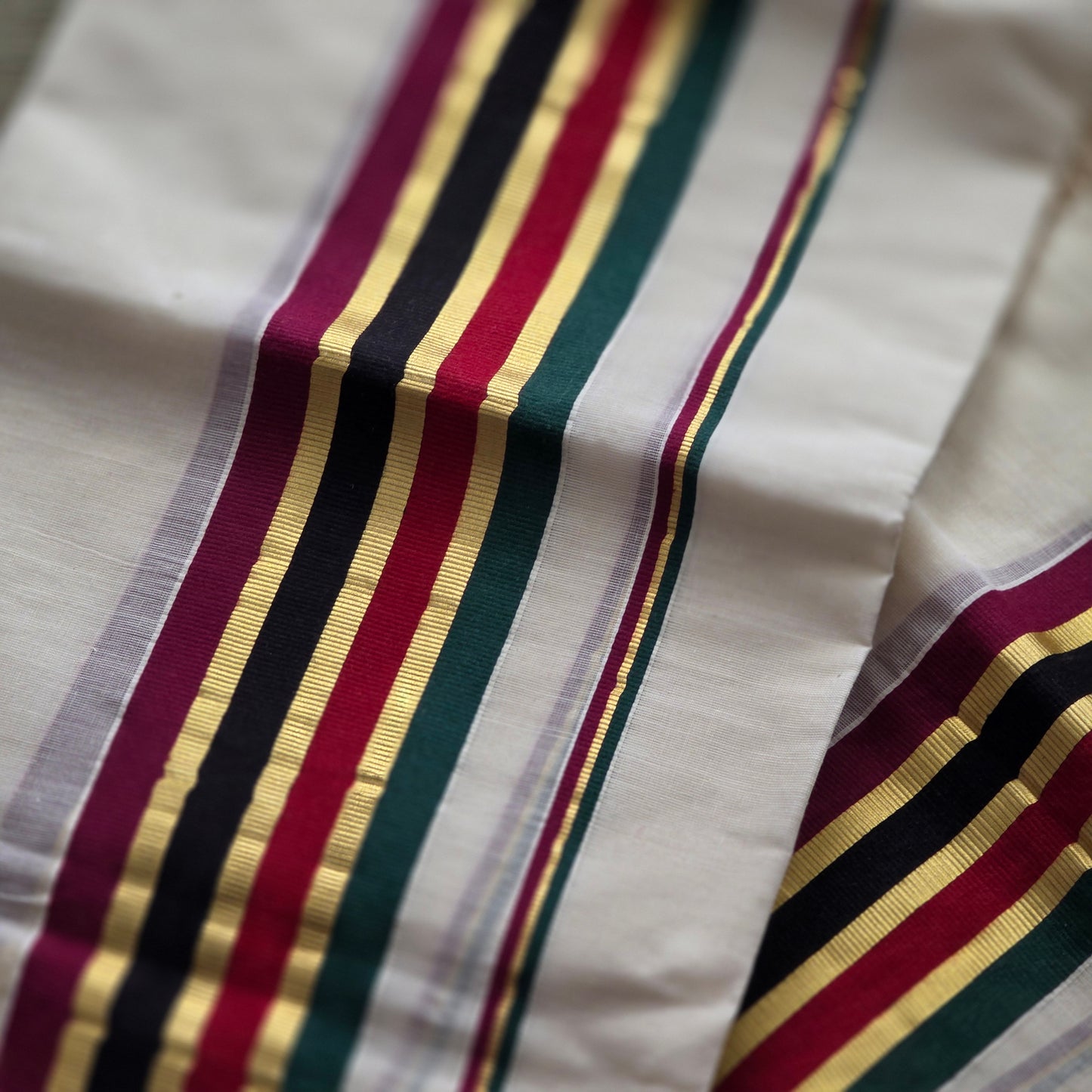 Set Mund - multi color border and kasavu