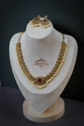 Necklace with elegant white pearl and stones