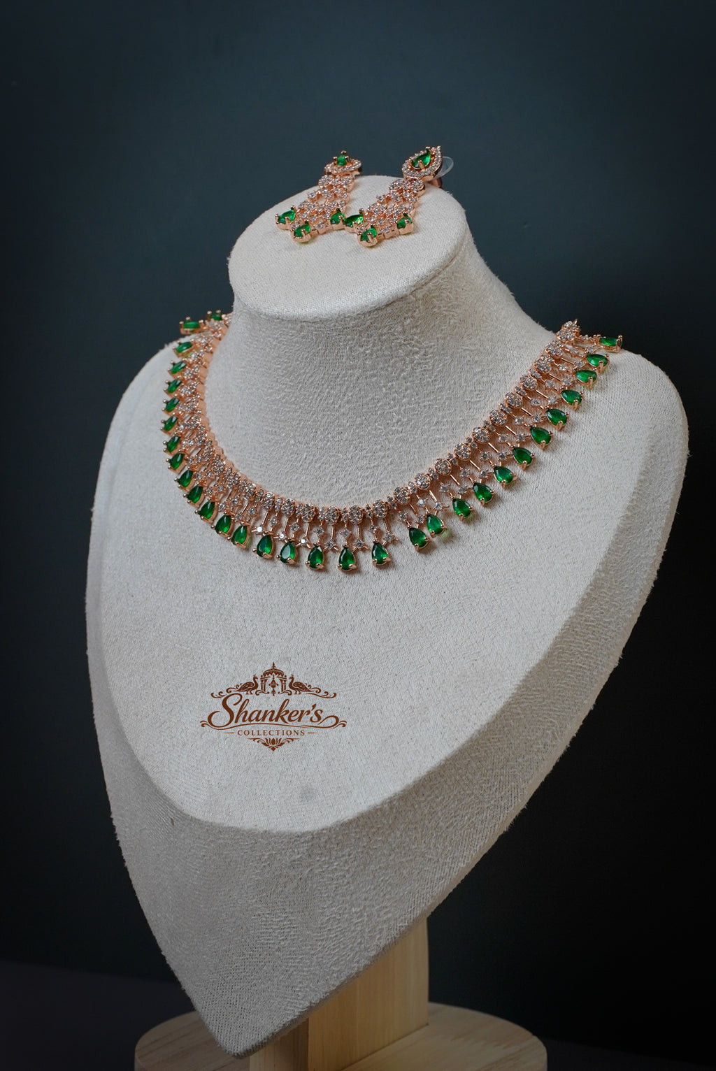 Necklace Green AD stones