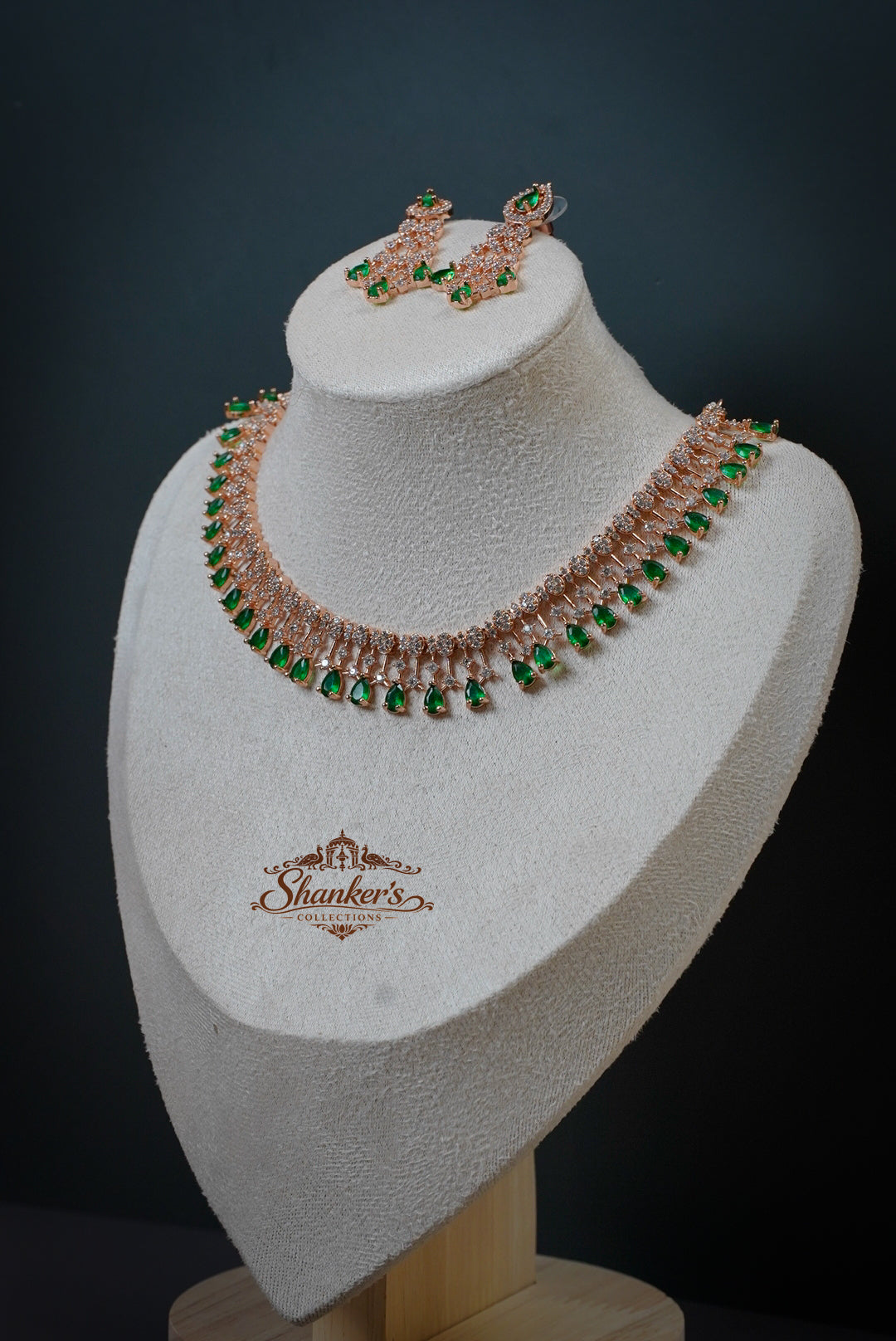 Necklace Green AD stones