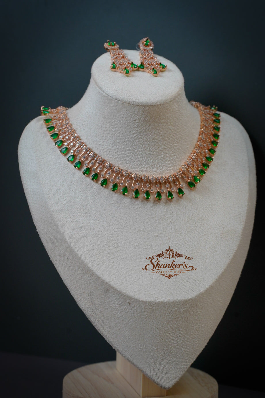 Necklace Green AD stones