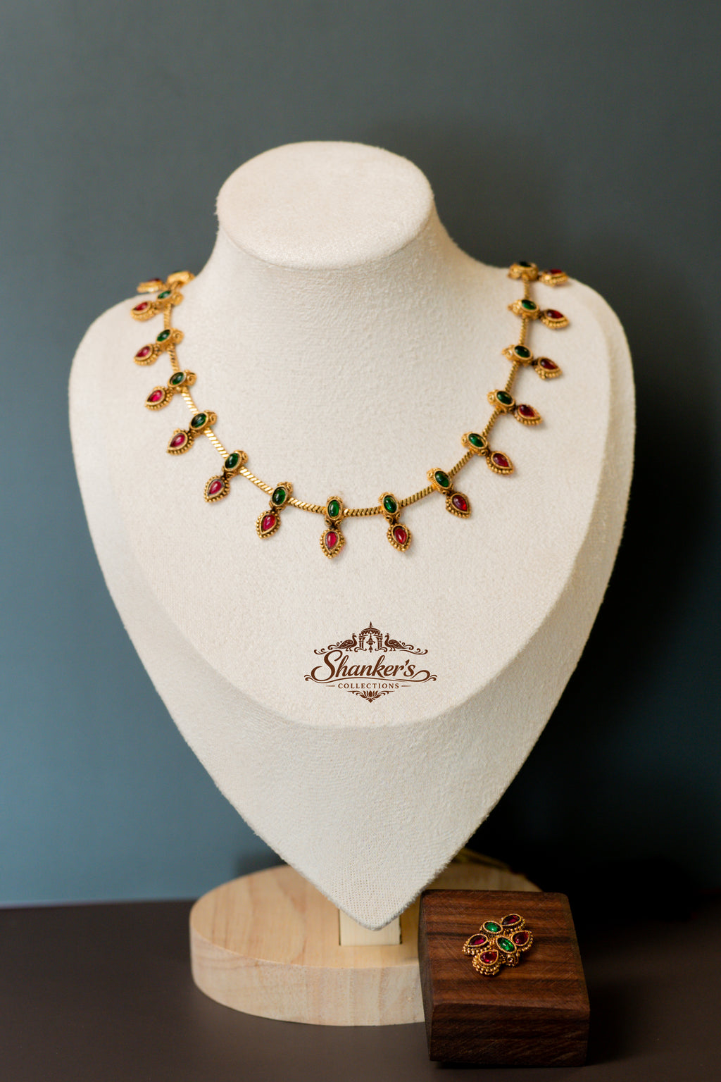 Simple and elegant necklace