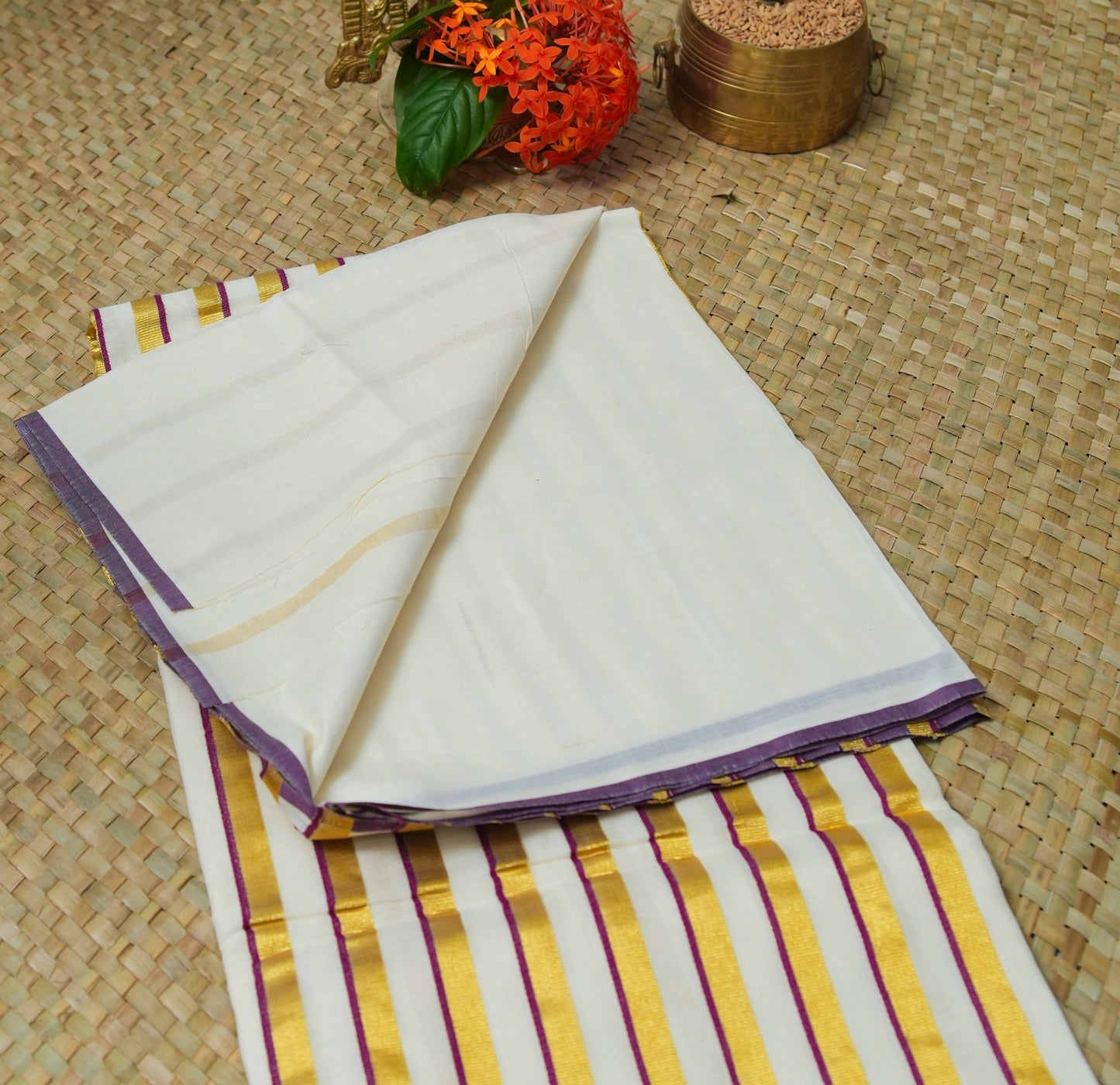 Puliyilakkara Saree- Kerala traditional wine and Green