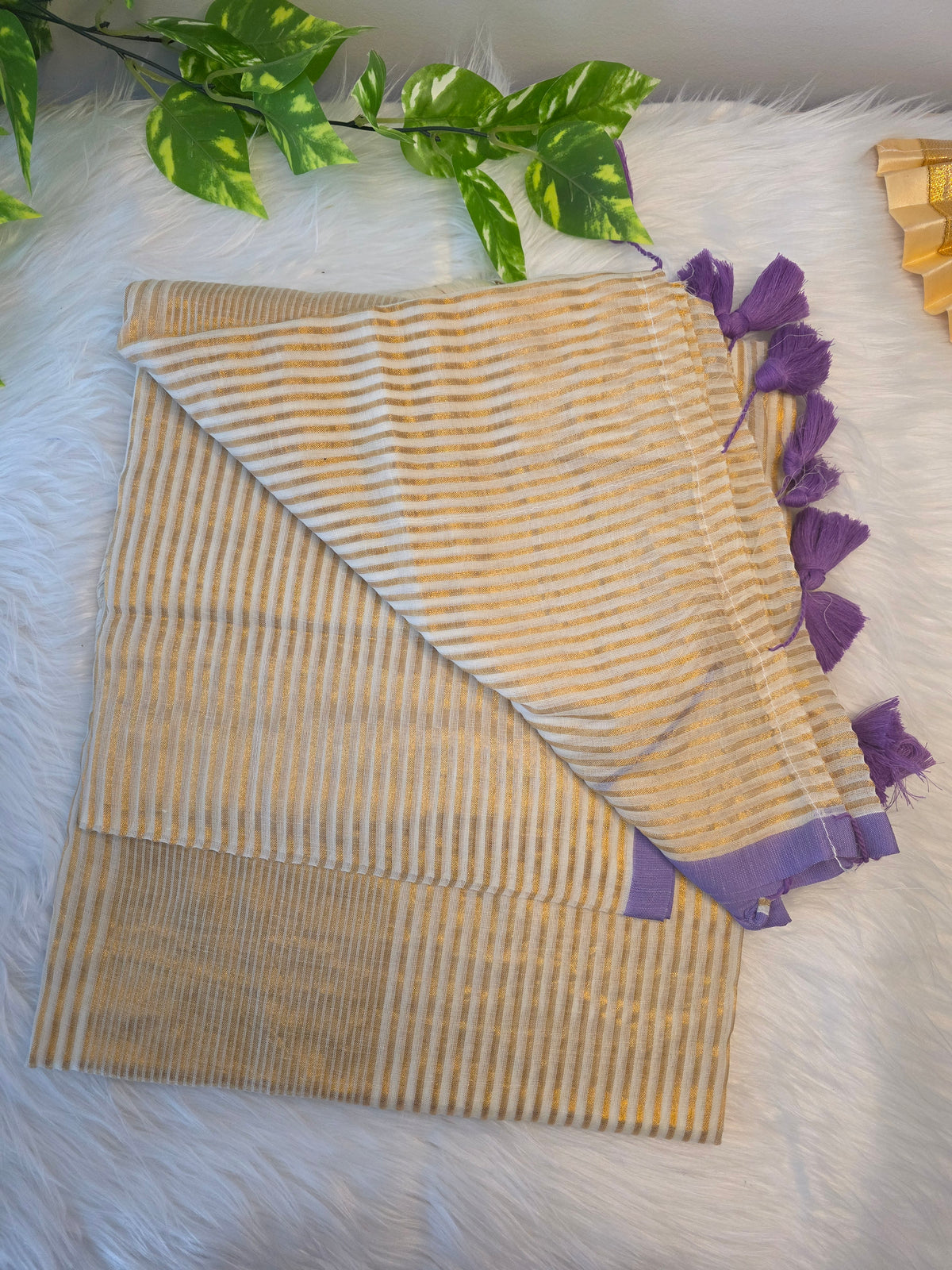 Mulcotton saree- violet border with stripped golden line