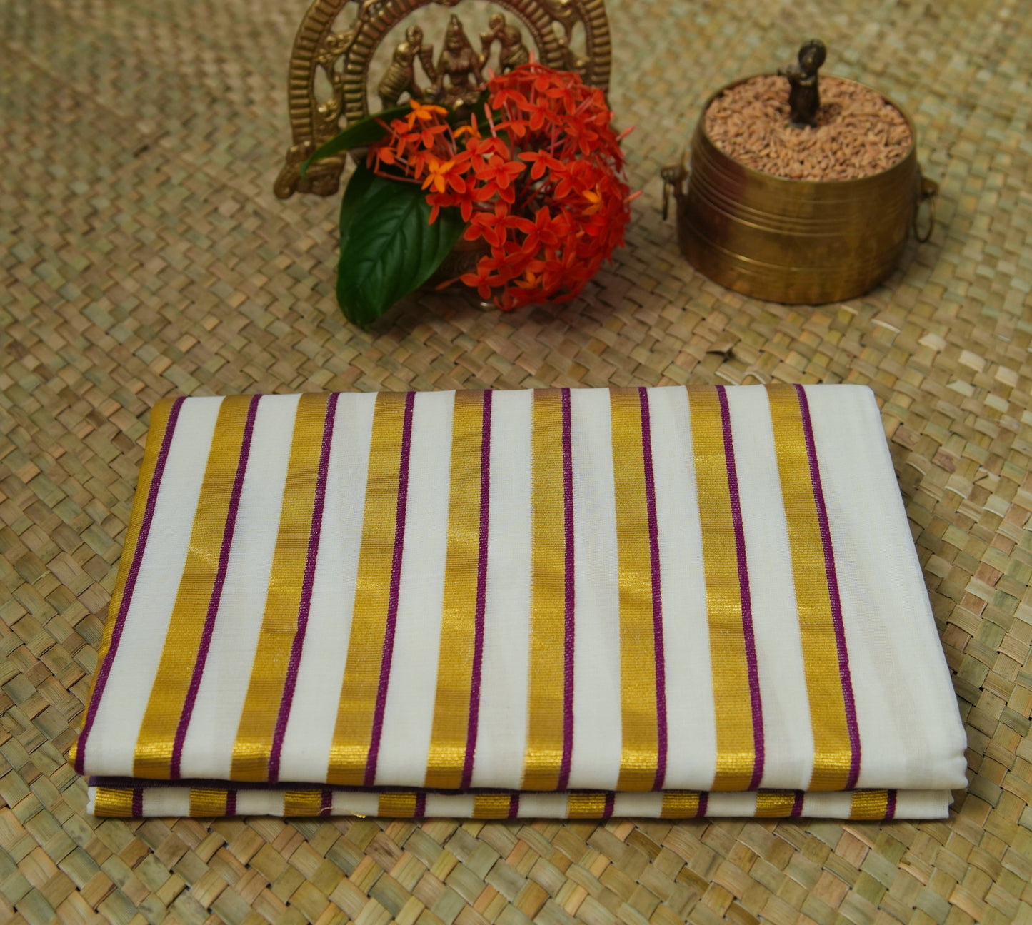 Puliyilakkara Saree- Kerala traditional wine and Green